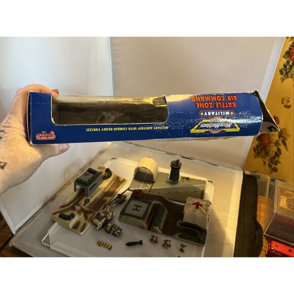 1993 Galoob Micro Machines Battle Zone Field Command. Air Command, Hospital - Picture 10 of 10
